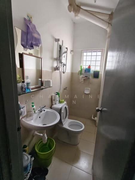 Kediaman Servis untuk Dijual di Beverly Tower @ Plaza Medan Putra - Charmaine Tan - Bathroom - PropertyGuru.com.my