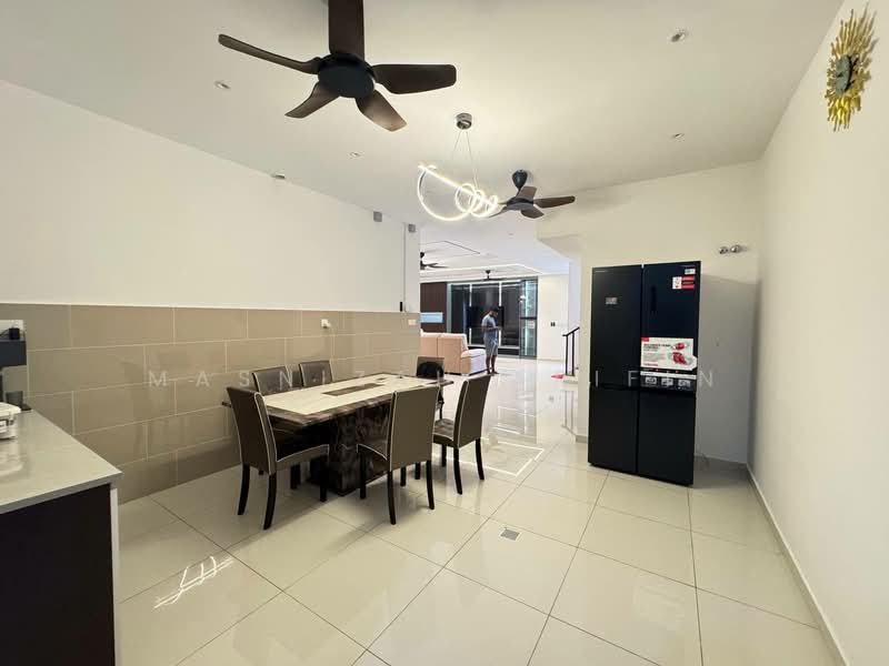 Semi-Detached House for Sale in Taman Tasik Semenyih (Semenyih) - Masnizah Arifin - Dining Room - PropertyGuru.com.my