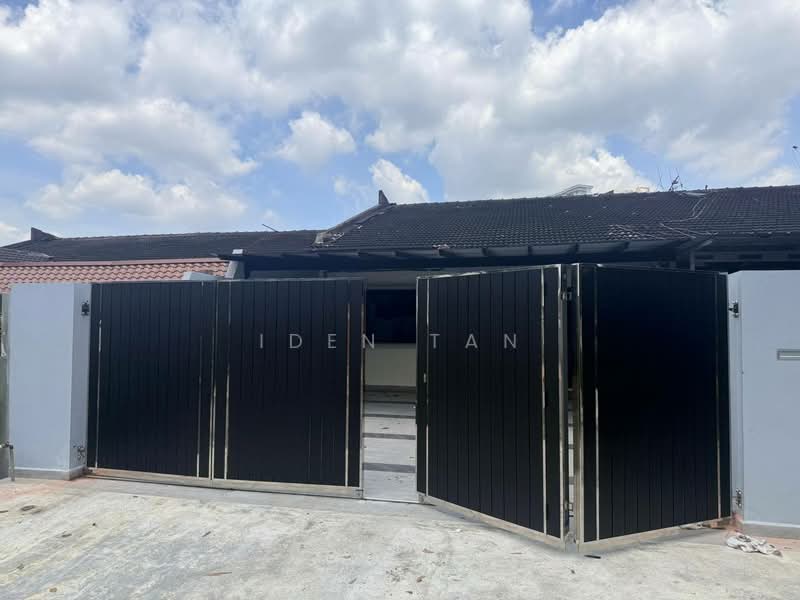 Rumah Teres 1 Tingkat untuk Dijual di Taman Johor (Tampoi) - Iden Tan - Exterior - PropertyGuru.com.my