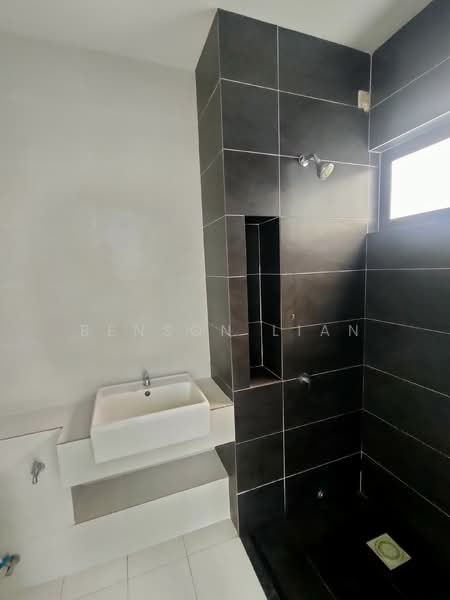 Semi-Detached House for Sale in Puncak Alam (Selangor) - Benson Lian - Bathroom - PropertyGuru.com.my