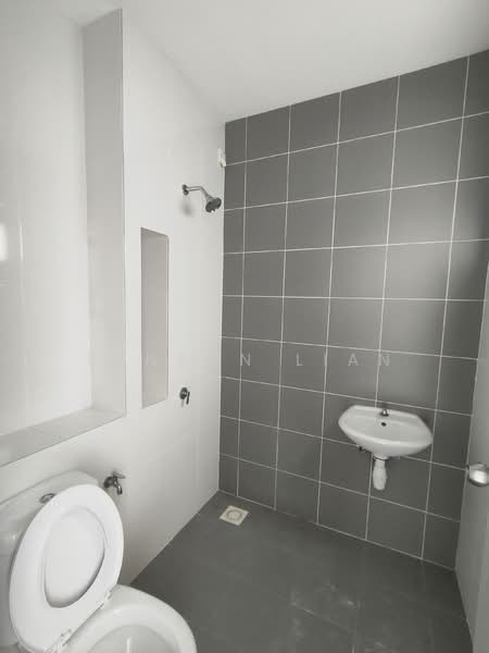 Semi-Detached House for Sale in Puncak Alam (Selangor) - Benson Lian - Bathroom - PropertyGuru.com.my