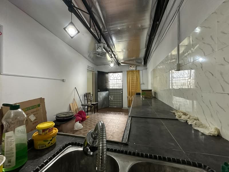 Rumah Teres 2 Tingkat untuk Dijual di Kuala Selangor (Selangor) - Muin Mn - Kitchen - PropertyGuru.com.my