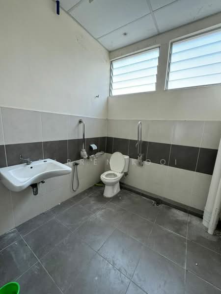 Shop / Office for Sale in Taman Pekaka (Nibong Tebal) - Darren Kooi - Bathroom - PropertyGuru.com.my