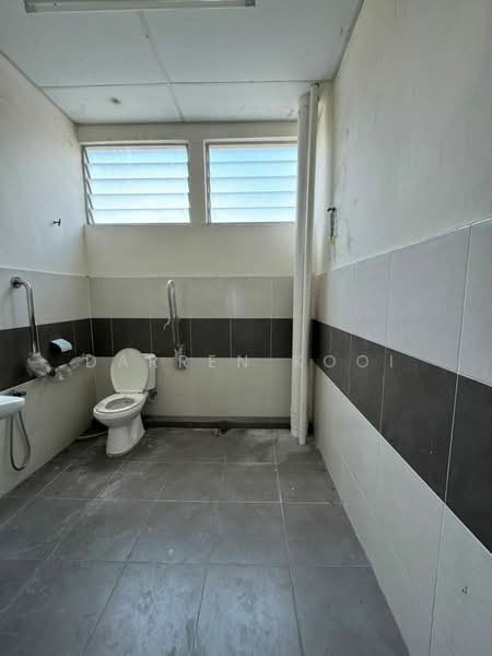 Shop / Office for Sale in Taman Pekaka (Nibong Tebal) - Darren Kooi - Bathroom - PropertyGuru.com.my