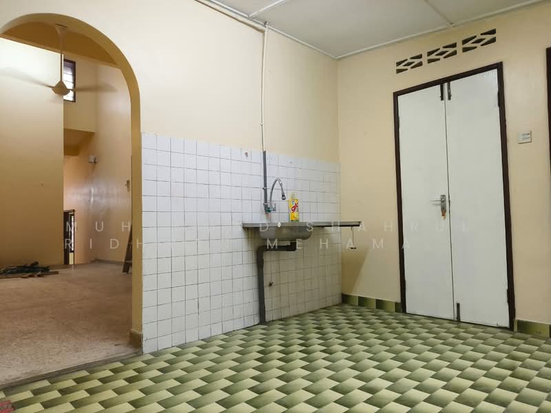 1.5-storey Terraced House for Rent in Bandar Baru Sri Petaling (Sri Petaling) - Muhammad Shahrul Ridhwan Mehamad Nasir - Kitchen - PropertyGuru.com.my