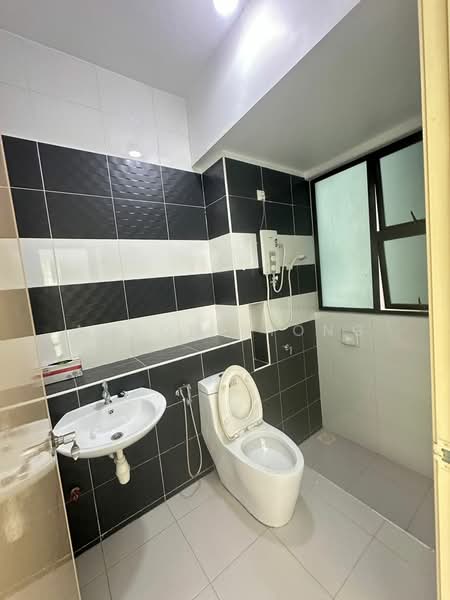 Servis Apartment untuk Disewa di The Sky Executive Suites - Anson Hiong - Bathroom - PropertyGuru.com.my