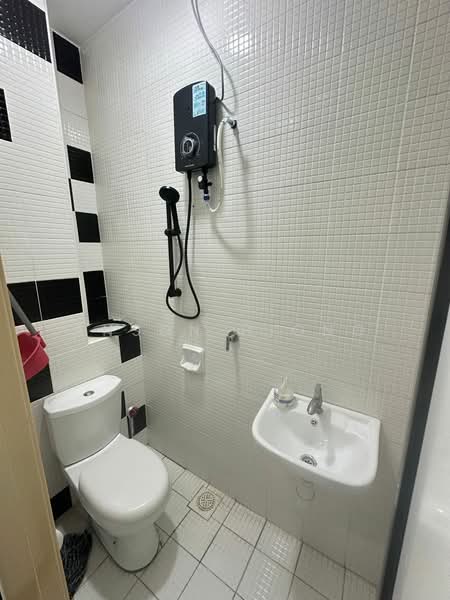 Servis Apartment untuk Disewa di The Sky Executive Suites - Anson Hiong - Bathroom - PropertyGuru.com.my