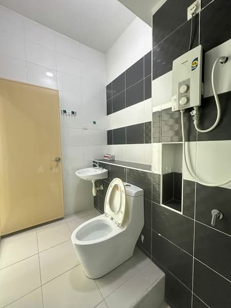Servis Apartment untuk Disewa di The Sky Executive Suites - Anson Hiong - Bathroom - PropertyGuru.com.my