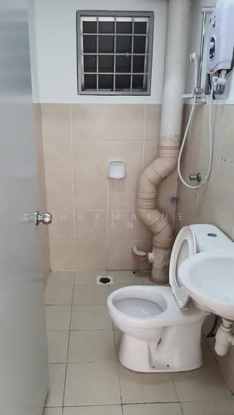 Kediaman Servis untuk Dijual di Beverly Tower @ Plaza Medan Putra - Charmaine Tan - Bathroom - PropertyGuru.com.my