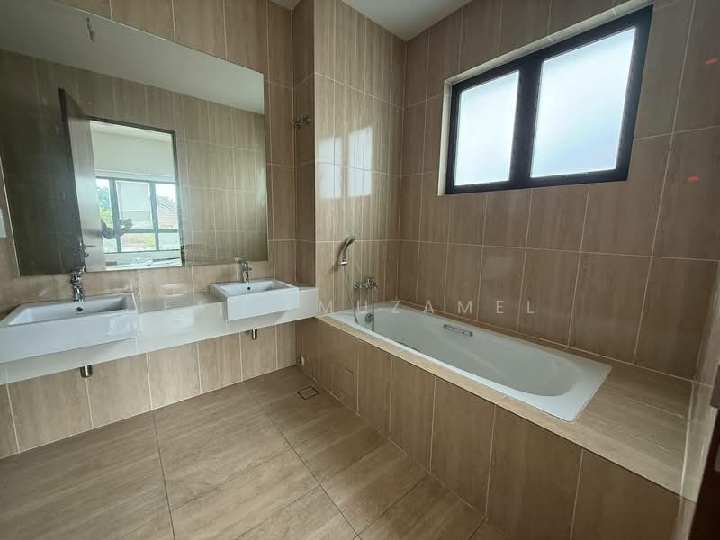 Rumah Banglo untuk Dijual di Subang Bestari (Shah Alam) - Faez Muzamel - Bathroom - PropertyGuru.com.my