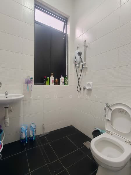 Terraced House for Sale in Kota Masai (Pasir Gudang) - Jeon Geon - Bathroom - PropertyGuru.com.my