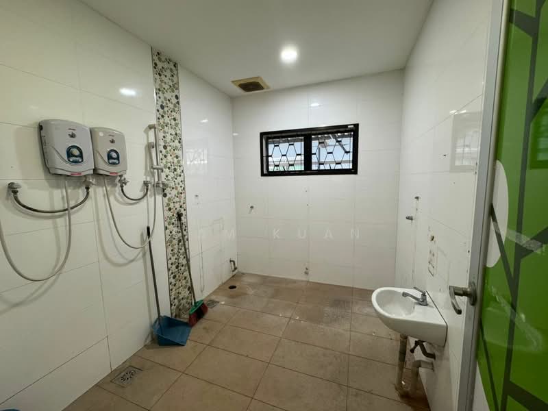 Bungalow for Sale in Taman Kebun Teh (Johor Bahru) - Sam Kuan - Bathroom - PropertyGuru.com.my
