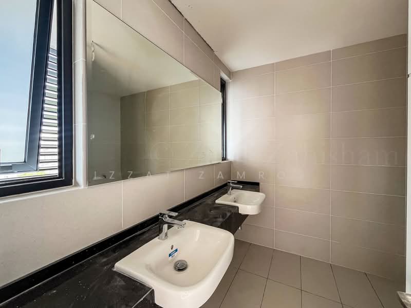 3-storey Terraced House for Sale in Taman Melawati (Ulu Kelang) - Izzat Zamros - Bathroom - PropertyGuru.com.my