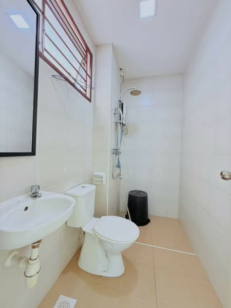 Cluster House for Sale in Taman Sierra Perdana (Masai) - Karl Lim - Bathroom - PropertyGuru.com.my