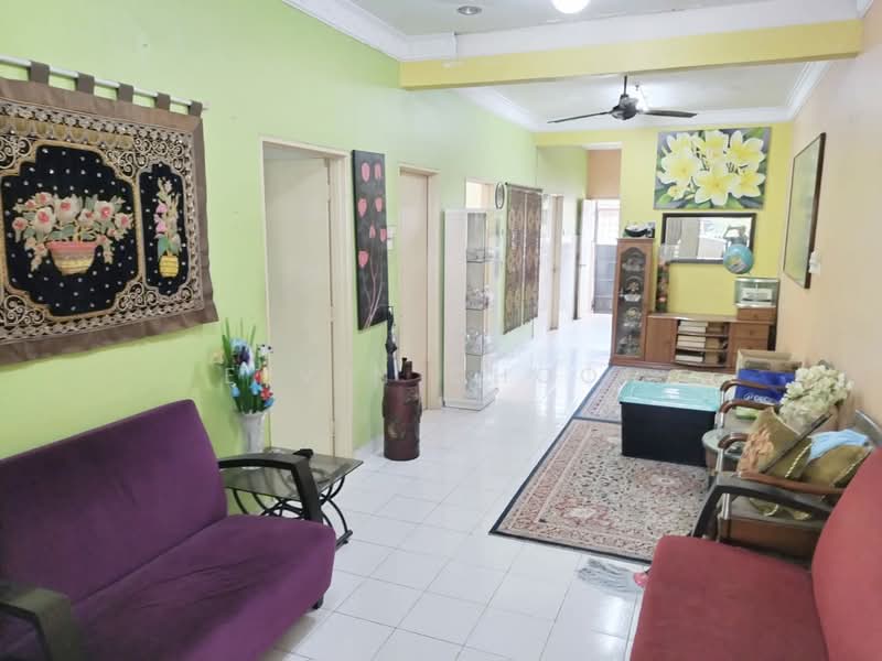 Rumah Teres 1 Tingkat untuk Dijual di Semenyih (Selangor) - Elvin Chooi - Living Room - PropertyGuru.com.my