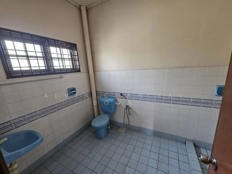 Rumah Teres 2 Tingkat untuk Dijual di Taman Desa Cheng Perdana 1 (Cheng) - Alvin Chan Kai Boon - Bathroom - PropertyGuru.com.my