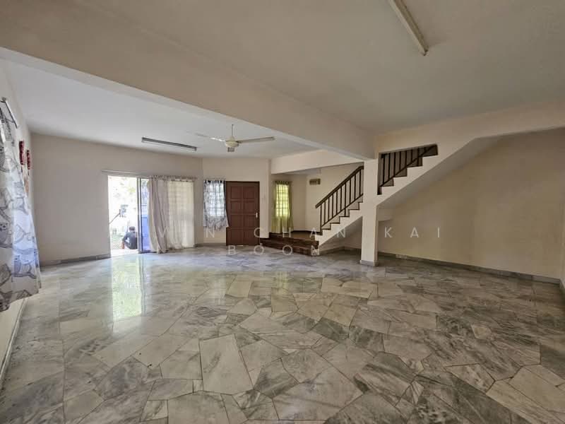 Rumah Teres 2 Tingkat untuk Dijual di Taman Desa Cheng Perdana 1 (Cheng) - Alvin Chan Kai Boon - Living Room - PropertyGuru.com.my