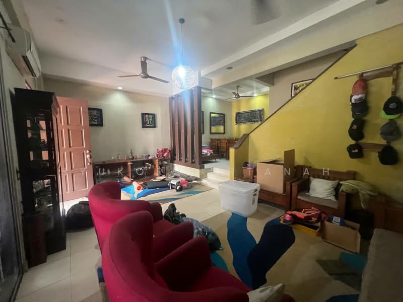 2-storey Terraced House for Sale in Shah Alam (Selangor) - Syukor Hartanah - Living Room - PropertyGuru.com.my