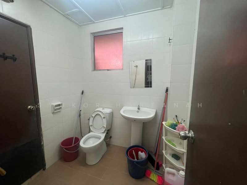 2-storey Terraced House for Sale in Shah Alam (Selangor) - Syukor Hartanah - Bathroom - PropertyGuru.com.my
