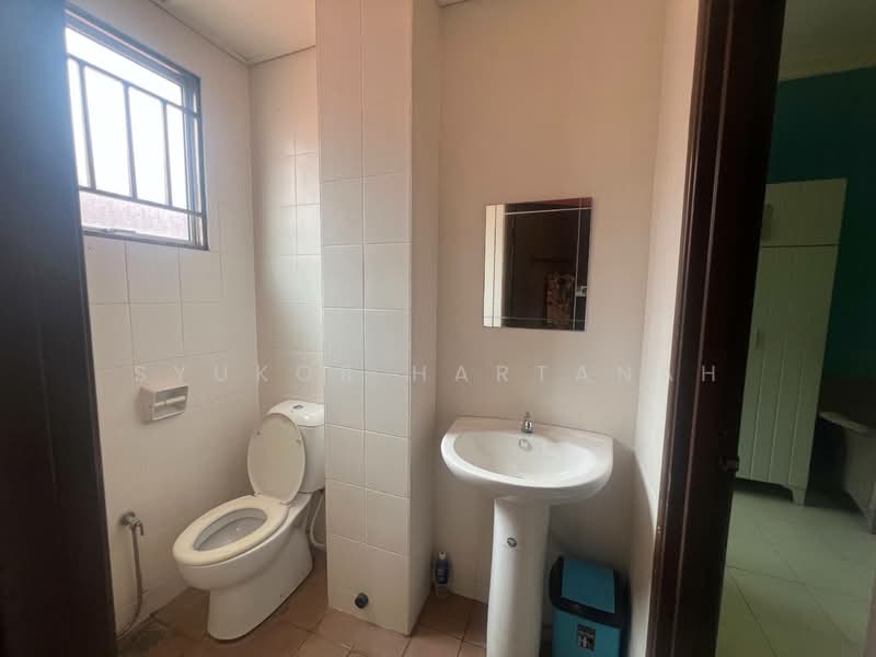 2-storey Terraced House for Sale in Shah Alam (Selangor) - Syukor Hartanah - Bathroom - PropertyGuru.com.my