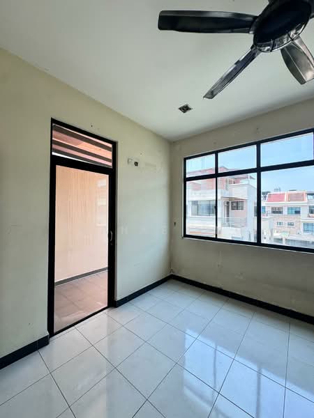 Rumah Teres 3 Tingkat untuk Disewa di Butterworth (Penang) - Joanne Ang - Balcony - PropertyGuru.com.my
