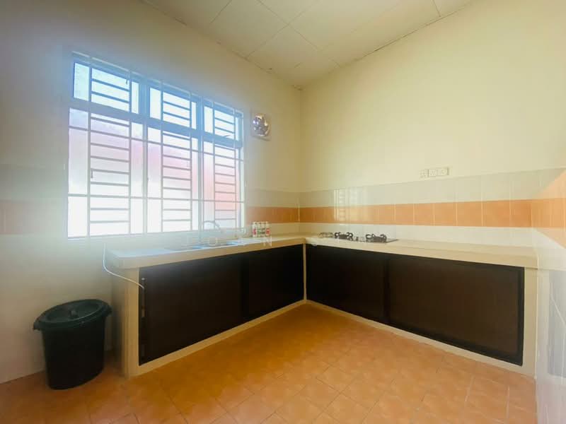 Rumah Teres 1 Tingkat untuk Dijual di Taman Bestari Indah (Ulu Tiram) - Joan Sin - Kitchen - PropertyGuru.com.my