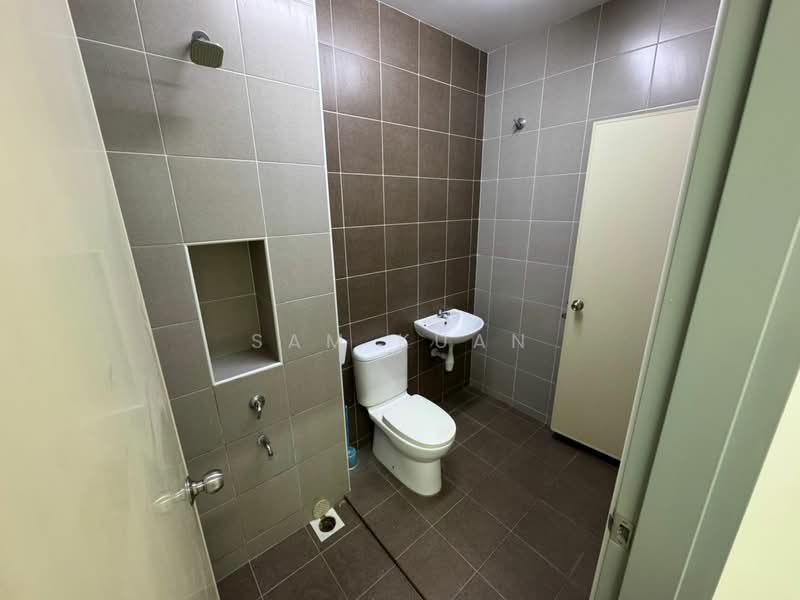 2-storey Terraced House for Sale in Taman Mount Austin (Tebrau) - Sam Kuan - Bathroom - PropertyGuru.com.my