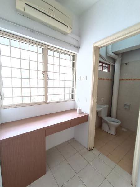Kediaman Servis untuk Dijual di Avelon Tower @ Plaza Medan Putra - Charmaine Tan - Bathroom - PropertyGuru.com.my