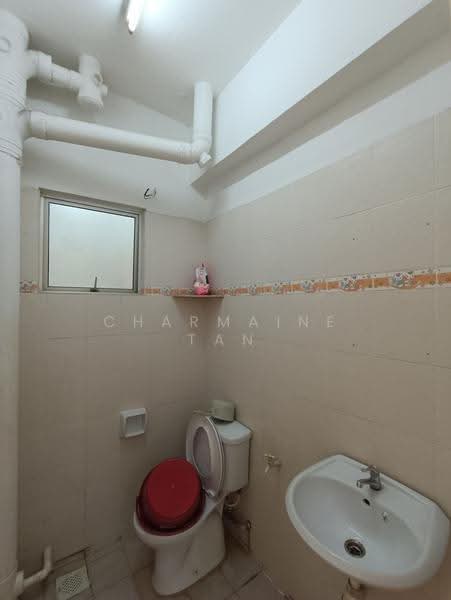 Kediaman Servis untuk Dijual di Avelon Tower @ Plaza Medan Putra - Charmaine Tan - Bathroom - PropertyGuru.com.my