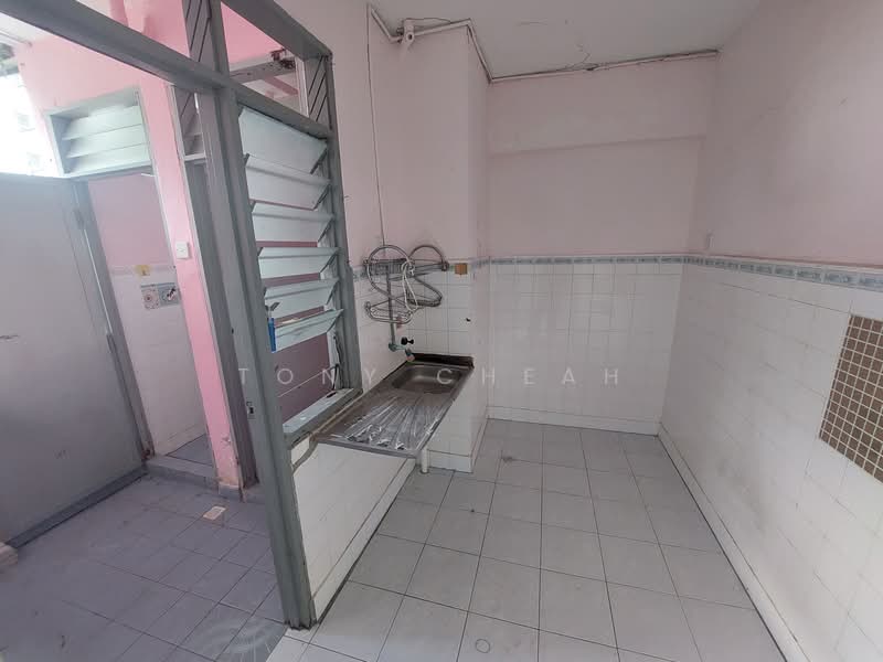 Apartment for Sale at Majestic Height - Tony Cheah - Kitchen - PropertyGuru.com.my