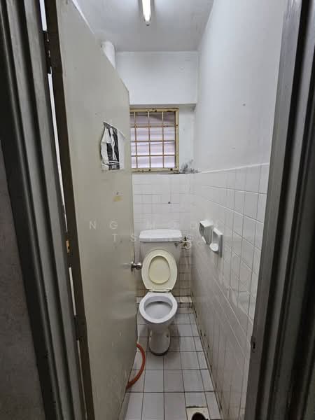 Shop / Office for Rent in Gombak (Kuala Lumpur) - Ng Moon Tsing - Bathroom - PropertyGuru.com.my