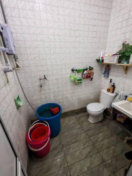 Rumah Teres 2 Tingkat untuk Dijual di Taman Maluri (Cheras) - Ryan Low - Bathroom - PropertyGuru.com.my