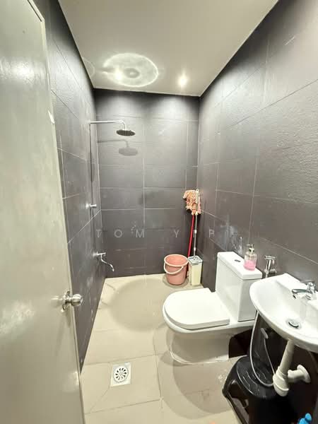 Rumah Teres 2 Tingkat untuk Dijual di Subang Bestari (Shah Alam) - Tom Yip - Bathroom - PropertyGuru.com.my