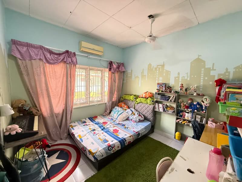 Rumah Teres 2 Tingkat untuk Dijual di Subang Bestari (Shah Alam) - Tom Yip - Bedroom - PropertyGuru.com.my