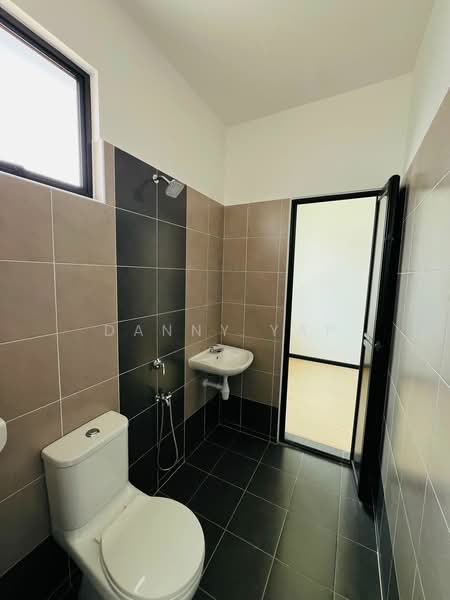 2-storey Terraced House for Sale in Taman Bukit Tiram (Ulu Tiram) - Danny Yap - Bathroom - PropertyGuru.com.my