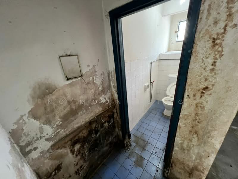Factory for Rent in Batu Caves (Selangor) - Ng Moon Tsing - Bathroom - PropertyGuru.com.my