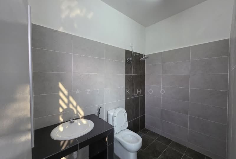 2-storey Terraced House for Rent in Kelebang (Ipoh) - Qazin Khoo - Bathroom - PropertyGuru.com.my