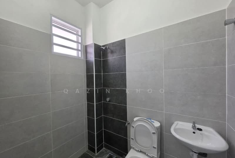 2-storey Terraced House for Rent in Kelebang (Ipoh) - Qazin Khoo - Bathroom - PropertyGuru.com.my