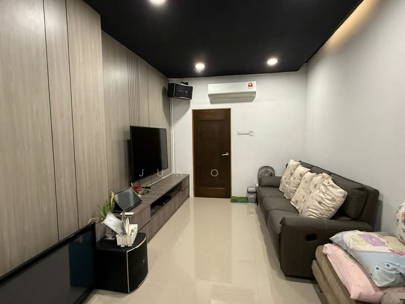 Rumah Berkembar untuk Dijual di George Town (Penang) - Jun Ooi - Living Room - PropertyGuru.com.my