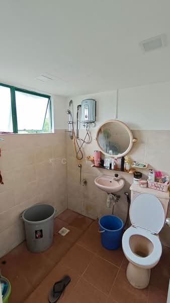 Kondominium untuk Dijual di The Palladium - KC Tan - Bathroom - PropertyGuru.com.my