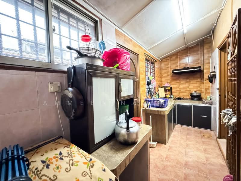 Rumah Teres 1 Tingkat untuk Dijual di Taman Medan (Petaling Jaya) - Ammeer Nadzrai - Kitchen - PropertyGuru.com.my