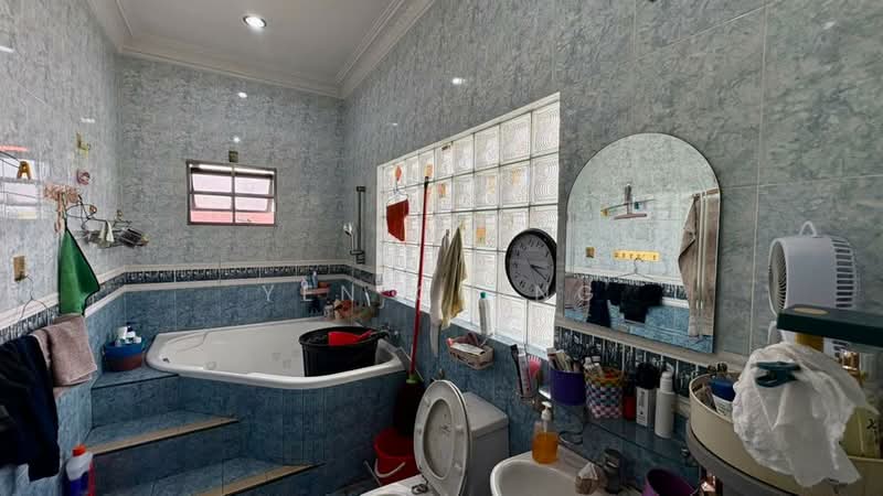 Rumah Teres 2 Tingkat untuk Dijual di Taman Cuepacs (Kepong) - Yen Ching - Bathroom - PropertyGuru.com.my