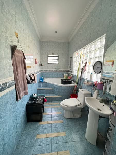 Rumah Teres 2 Tingkat untuk Dijual di Taman Cuepacs (Kepong) - Yen Ching - Bathroom - PropertyGuru.com.my