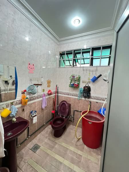 Rumah Teres 2 Tingkat untuk Dijual di Taman Cuepacs (Kepong) - Yen Ching - Bathroom - PropertyGuru.com.my