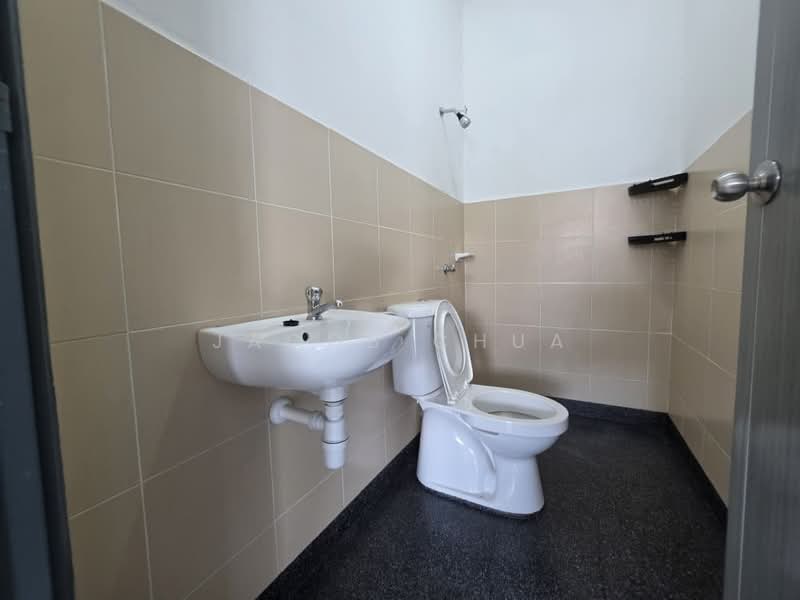 2.5-storey Terraced House for Sale in Skudai (Johor) - Jacob Chua - Bathroom - PropertyGuru.com.my