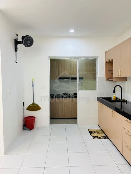 Kondominium untuk Disewa di Residensi Sateria - Desmond Low - Kitchen - PropertyGuru.com.my