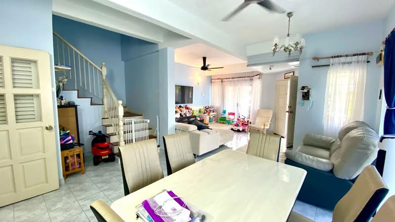 Rumah Teres 2 Tingkat untuk Dijual di Seksyen 7 (Shah Alam) - Adaw Zain - Living Room - PropertyGuru.com.my