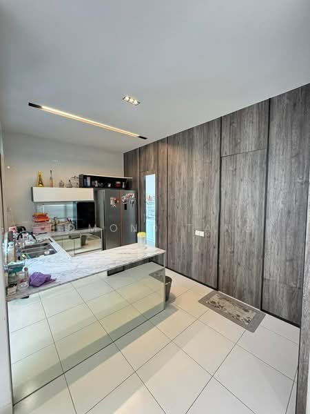 Rumah Kluster untuk Dijual di Setia Tropika (Johor Bahru) - Edmond Tang - Kitchen - PropertyGuru.com.my