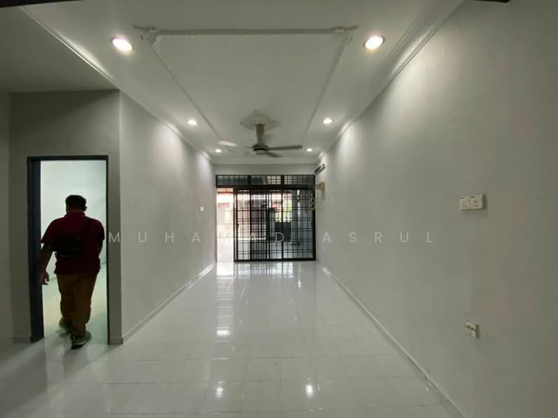 Rumah Teres 1 Tingkat untuk Dijual di Taman Universiti (Skudai) - Muhamad Asrul - living hall - PropertyGuru.com.my