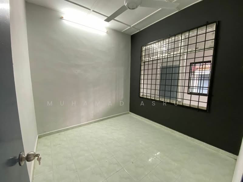 Rumah Teres 1 Tingkat untuk Dijual di Taman Universiti (Skudai) - Muhamad Asrul - bedrooms - PropertyGuru.com.my